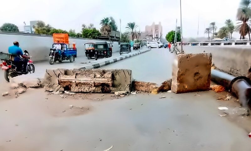 محافظ سوهاج يوجه بفتح حارة مرورية مغلقة بمدخل جرجا للقضاء على التكدس