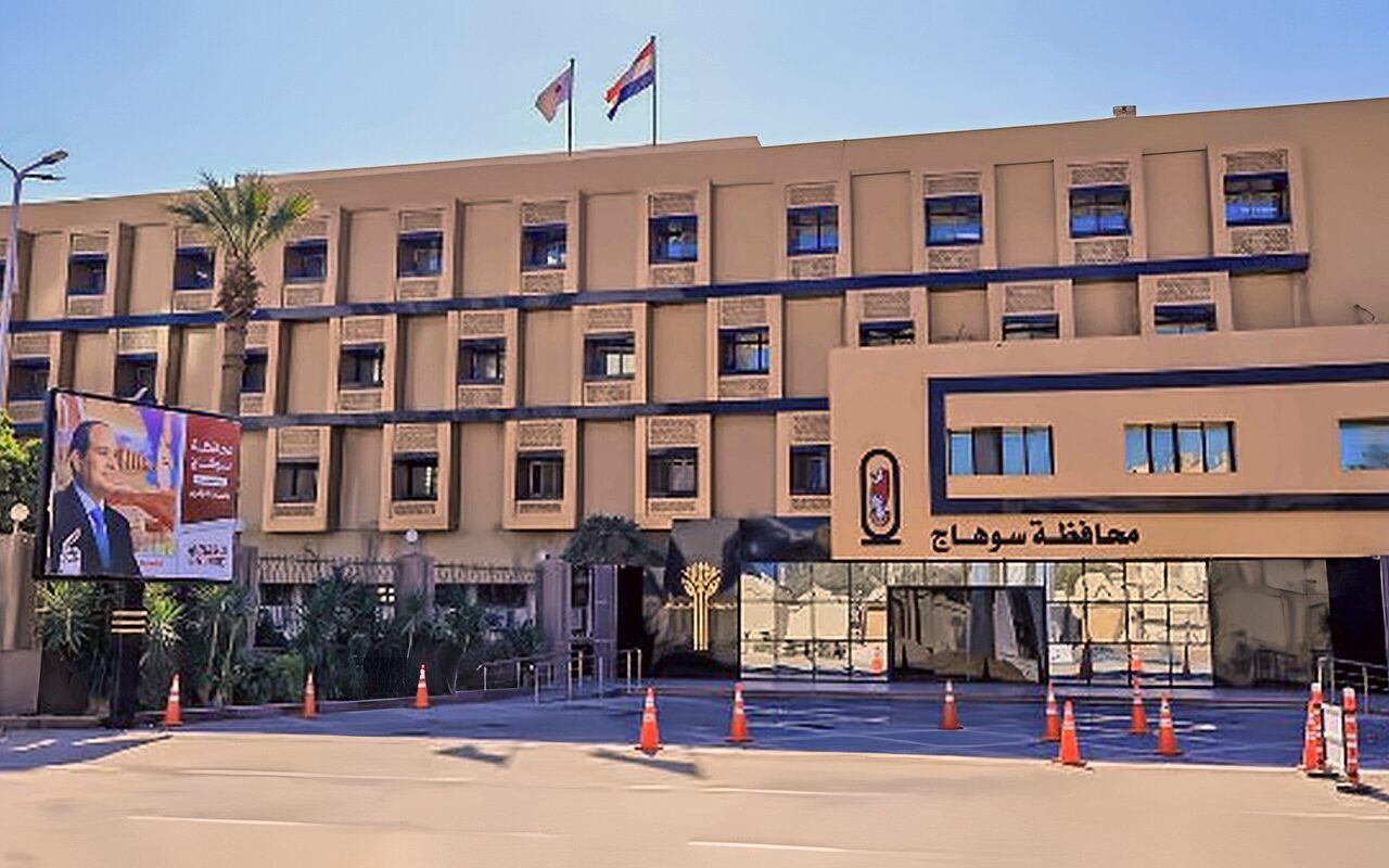 بعد نشر صدى البلد.. محافظ سوهاج يحيل واقعة تسلق الطلاب لسور مدرسة بساقلتة للتحقيق