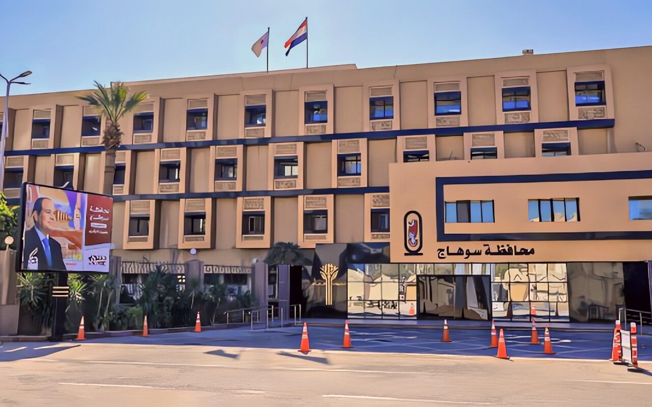 محافظ سوهاج يُصدر حركة تكليفات واسعة لقيادات مستشفيي “العام” و”الصدر”