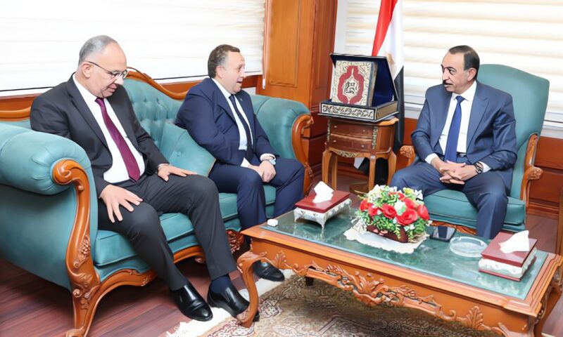 محافظ سوهاج يستقبل النقيب العام لمهندسي مصر