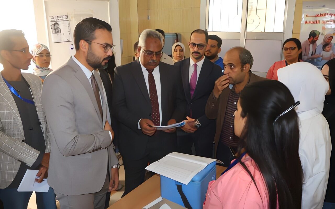 نائب محافظ سوهاج يتابع بدء فعاليات الحملة القومية للتطعيم ضد الحصبة والحصبة الألمانية