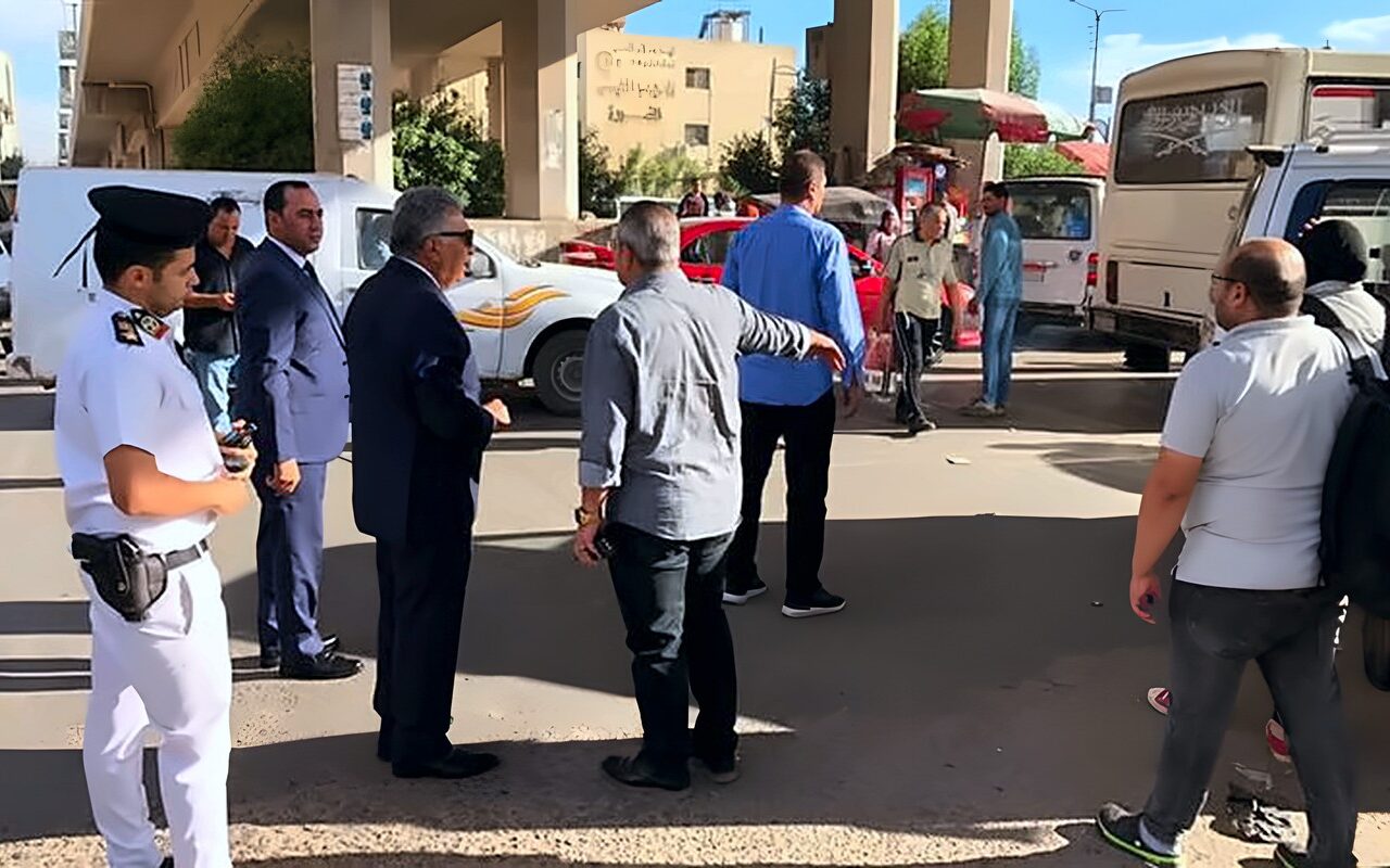 توفير سيارات إضافية عند الحاجة، محافظ الدقهلية يتابع انتظام حركة النقل بموقف سندوب