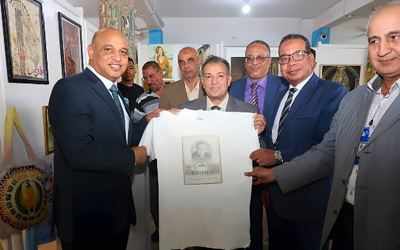 احتفالا بذكرى نصر أكتوبر.. رئيس جامعة قنا يشهد إبداعات طلاب التربية النوعية في معرض فني