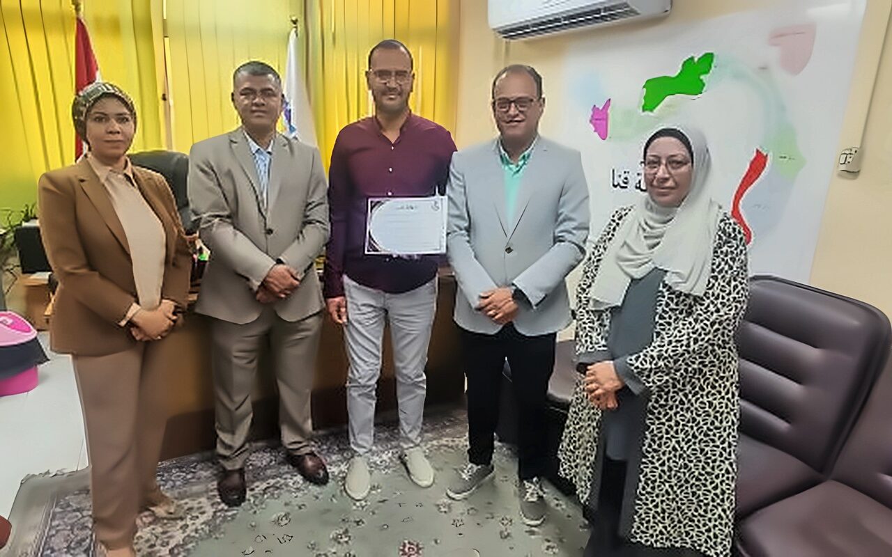 صحة قنا تكرم المتميزين في تقديم خدمات الرعاية الصحية بوحدة الخطارة