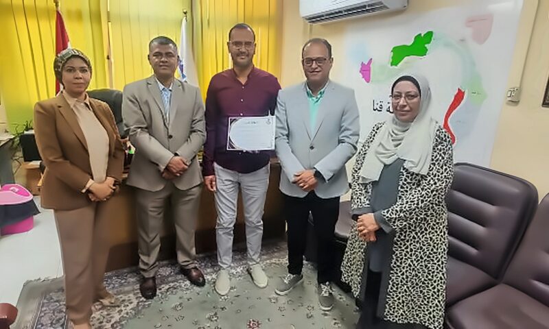صحة قنا تكرم المتميزين في تقديم خدمات الرعاية الصحية بوحدة الخطارة