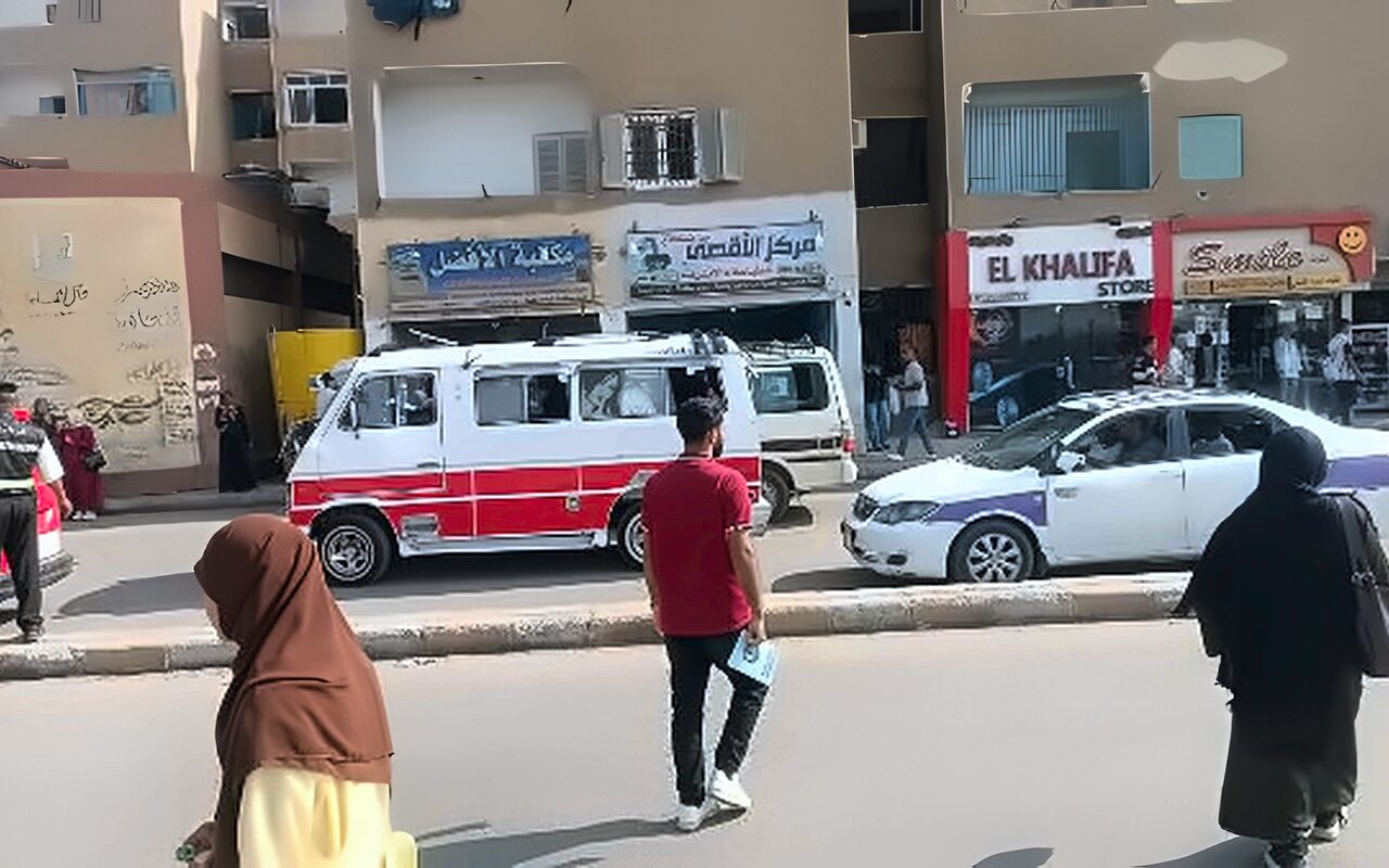 ضبط 23 مخالفة مرورية وحجز 3 سيارات مخالفة لخطوط السير بمحيط جامعة قنا