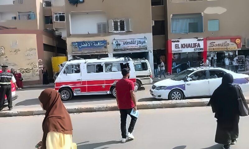 ضبط 23 مخالفة مرورية وحجز 3 سيارات مخالفة لخطوط السير بمحيط جامعة قنا