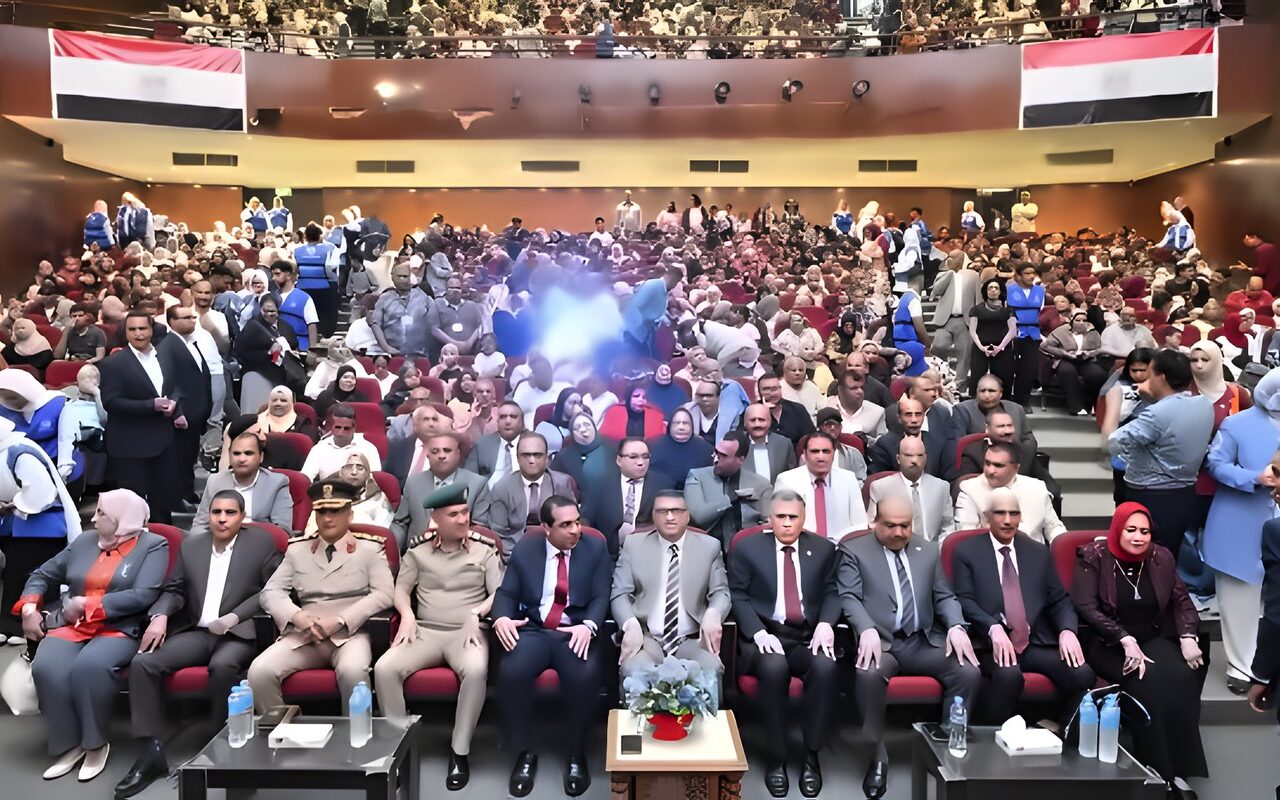 محافظ قنا يشهد احتفالية «مجمع الإعلام وقصر الثقافة» بالذكرى الـ53 لانتصارات أكتوبر المجيدة.. صور