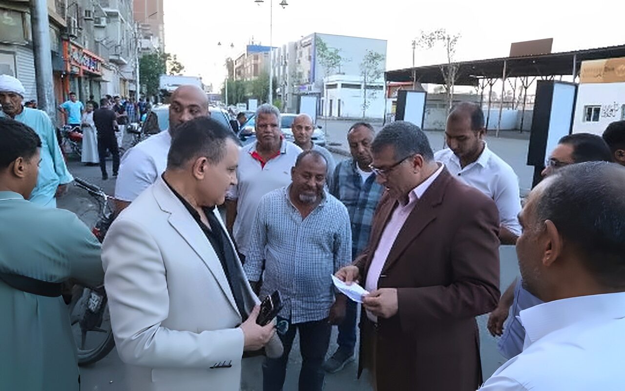 محافظ قنا:صيانة ورفع كفاءة 3500 متر طولي بلدورات وأرصفة