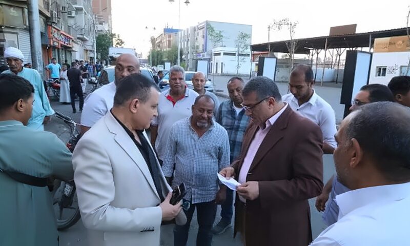 محافظ قنا:صيانة ورفع كفاءة 3500 متر طولي بلدورات وأرصفة
