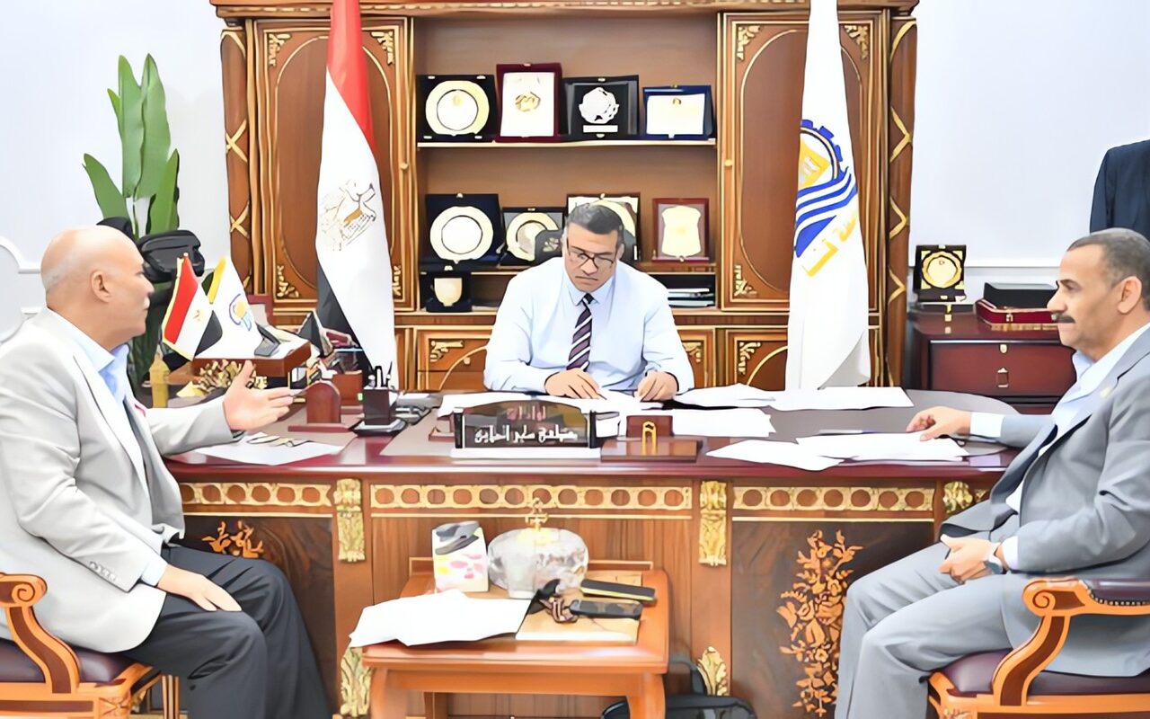 محافظ قنا يلتقي أعضاء مجلسي النواب والشيوخ لدعم جهود التنمية وخدمة المواطنين