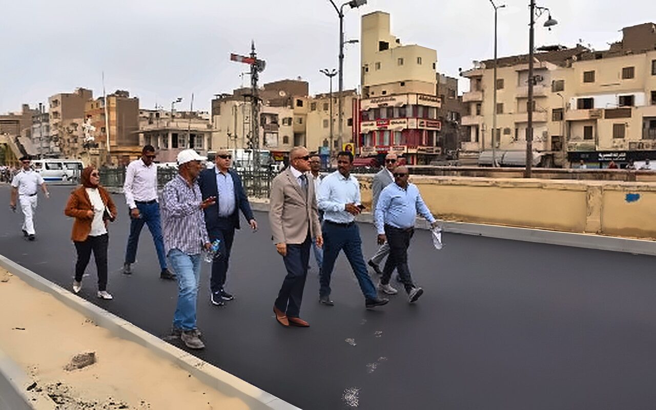 شوارع ضيقة تنتظر التطوير.. محافظ الأقصر يُوجّه باستخدام الإنترلوك في منطقة غرب السكة الحديد | شاهد
