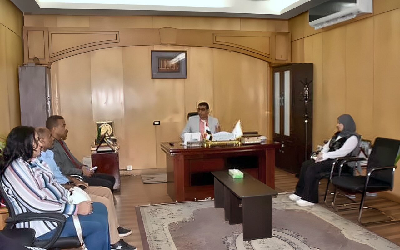 توجيهات بحصر حملة الماجستير والدكتوراه والاستفادة من الكفاءات بالجهاز الإداري بالأقصر