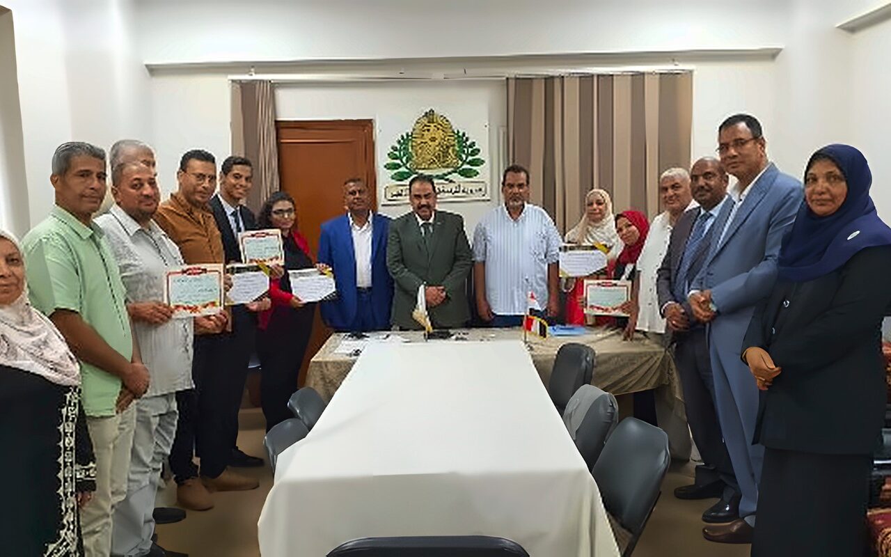تعليم الأقصر يناقش انتخابات الاتحادات الطلابية ويكرم الرواد والطالب المثالي