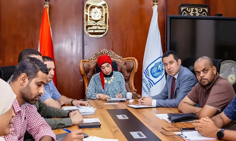 رئيس جامعة الأقصر تتابع أعمال تسكين الطلاب بالمدن الجامعية