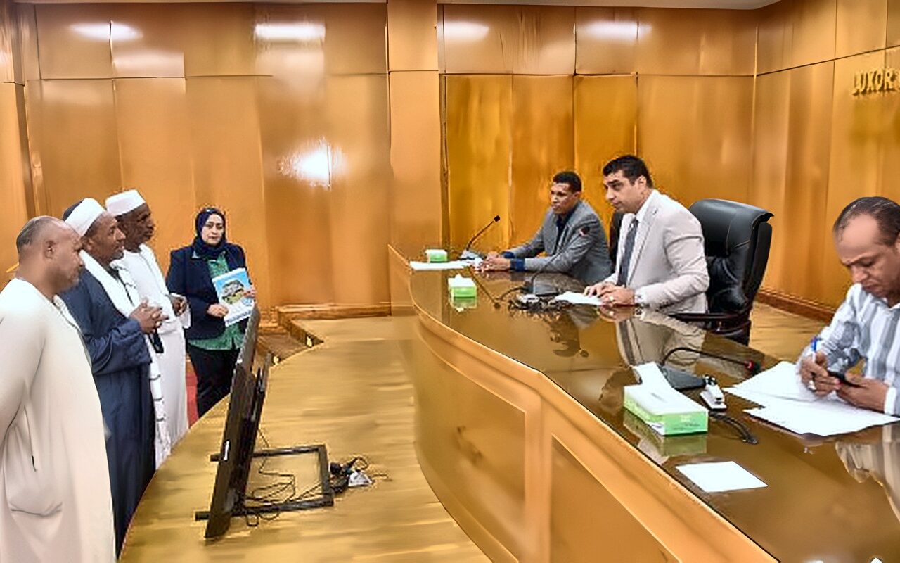 نائب محافظ الأقصر يشارك في فعاليات اليوم المفتوح للمواطنين لبحث مطالبهم وتيسير حصولهم على الخدمات
