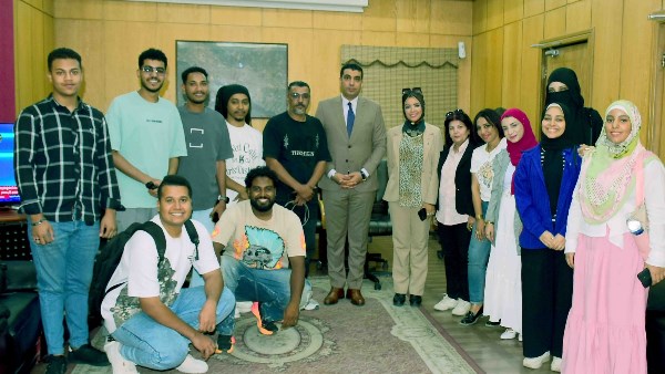 نائب المحافظ يلتقي شباب مبادرة «الأقصر بعيون شبابها»