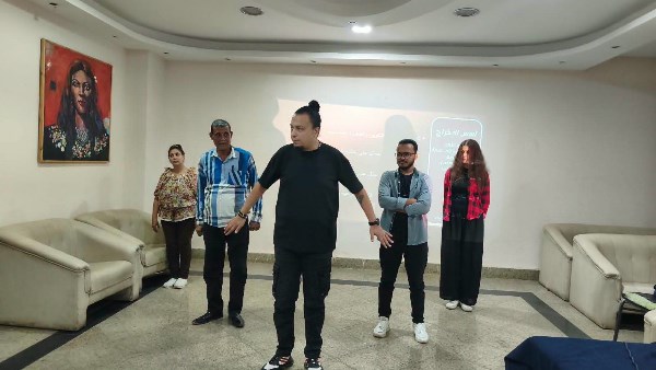 ورشة أسس الإخراج المسرحي تواصل فعاليتها في ثقافة الأقصر