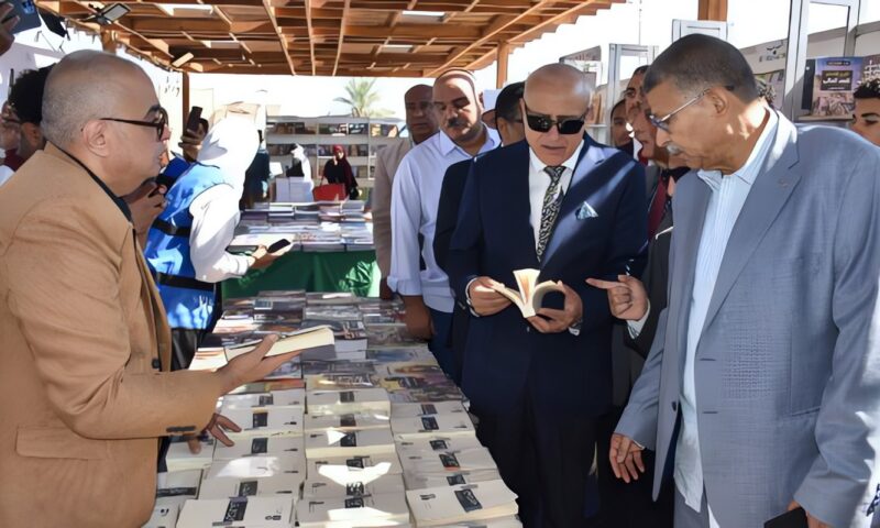 وسط حضور جماهيري كبير.. محافظ الأقصر يفتتح الدورة الخامسة لمعرض الأقصر للكتاب