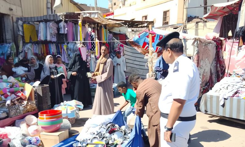 حملة مكبرة في إسنا لضبط إشغالات الشوارع وتحرير 10 مخالفات