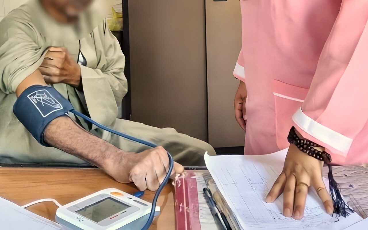100 يوم صحة في الأقصر.. انتشار الفرق الطبية لتقديم الخدمات للمواطنين