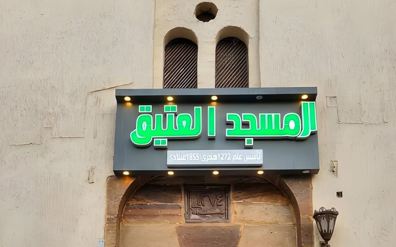 عمره 169 سنة وشاهد على تاريخ لا يُنسى.. حكاية المسجد العتيق بـ أرمنت الوابورات في الأقصر | صور