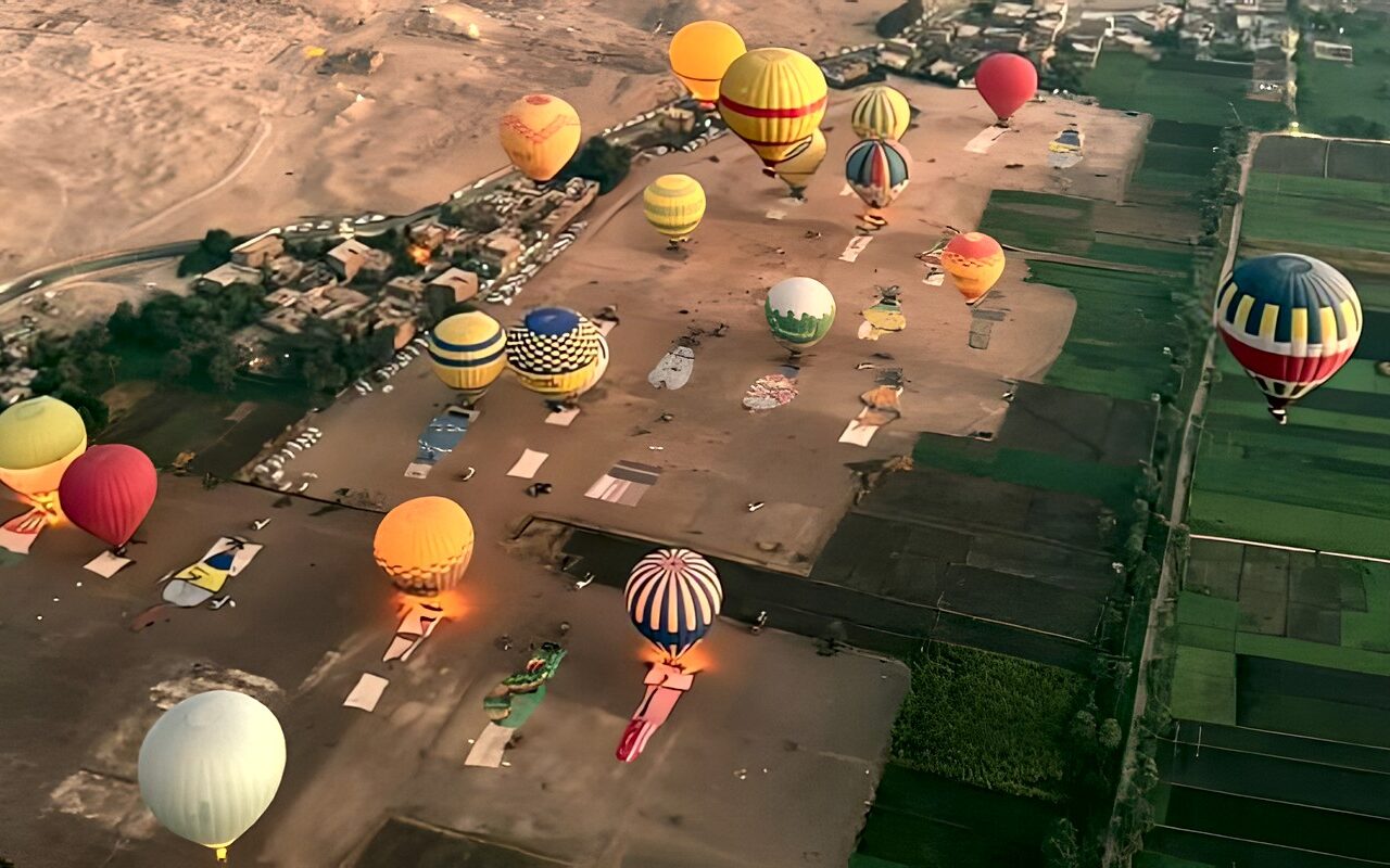 الأقصر.. 85 رحلة بالون طائر تقل 2100 سائح في مشهد سياحي يبشر بالخير