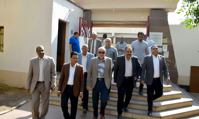 محافظ الأقصر يطلق حملة تطعيم الأطفال ضد الحصبة من مدرسة وادي الملكات