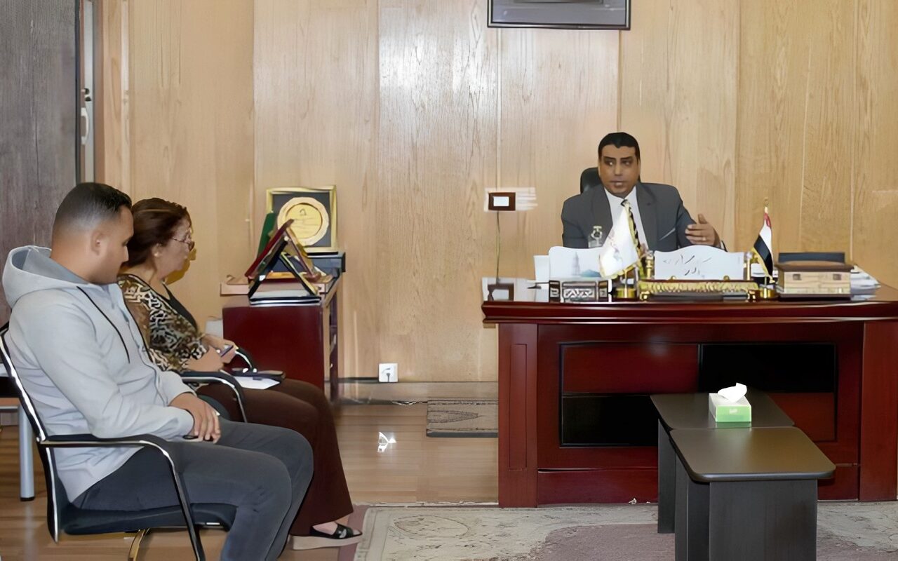 اجتماع لمناقشة إجراءات حصر الأراضي الواقعة بمحور شمال الأقصر