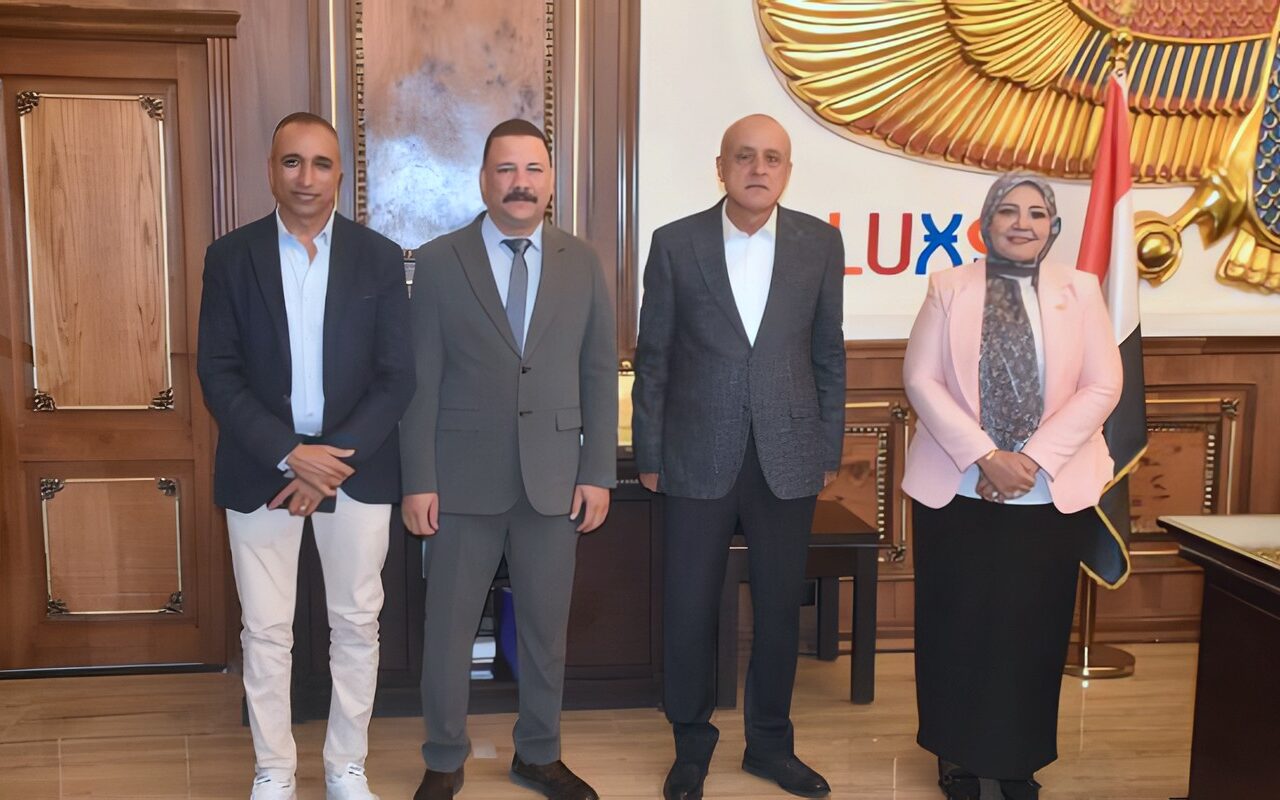 محافظ الأقصر يستقبل مدير مرفق الإسعاف الجديد بالمحافظة لبحث تطوير خدمات الإسعاف ورفع كفاءة الاستجابة للحالات الطارئة