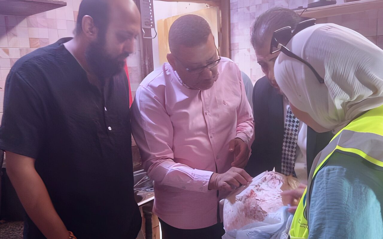 بيطري الأقصر يضبط كمية من اللحوم والدواجن غير الصالحة للاستهلاك داخل مطعم ويحيل الواقعة للنيابة العامة