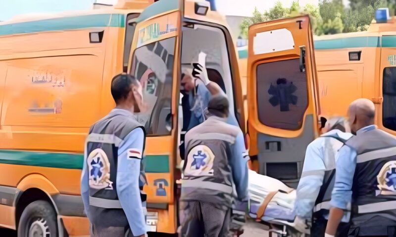 إصابة شابين في تصادم ملاكي وتروسيكل أعلى كوبري بيت داوود بسوهاج