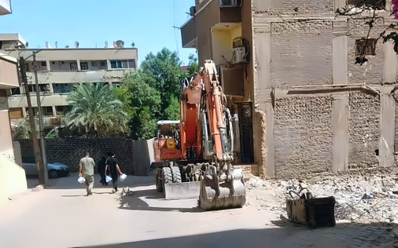 ضبط حفار مخالف بحى جنوب أسوان وإستكمال أعمال الإنارة بالطريق الرئيسى بقرى كركر