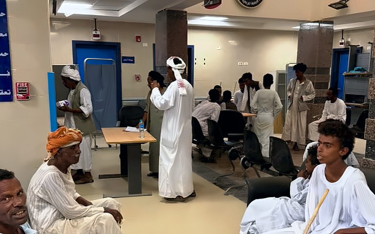 محافظ أسوان يوجه بإيفاد قافلتين طبيتين شهرياً لبدو العربان في وادي العلاقي