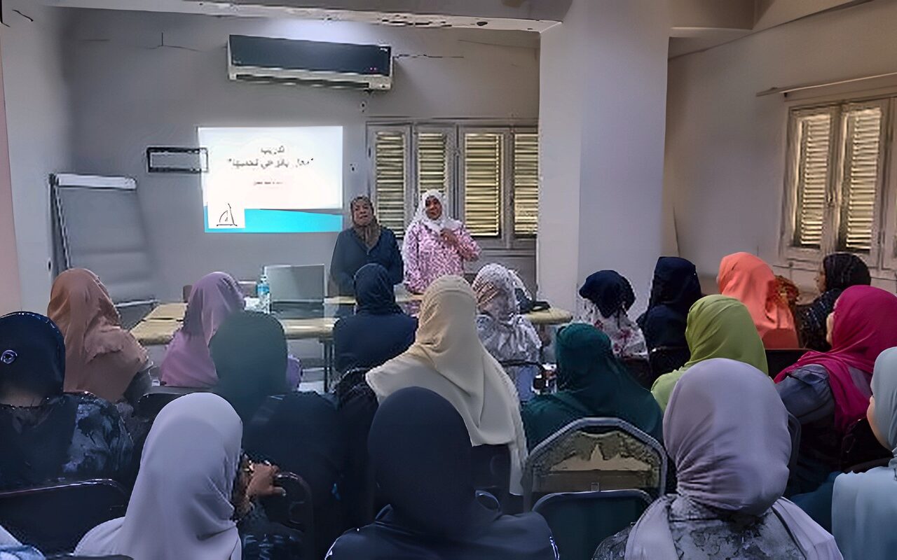 محافظ أسوان يتابع جهود القومى للمرأة لتمكين السيدات والفتيات وتعزيز الوعى المجتمعى