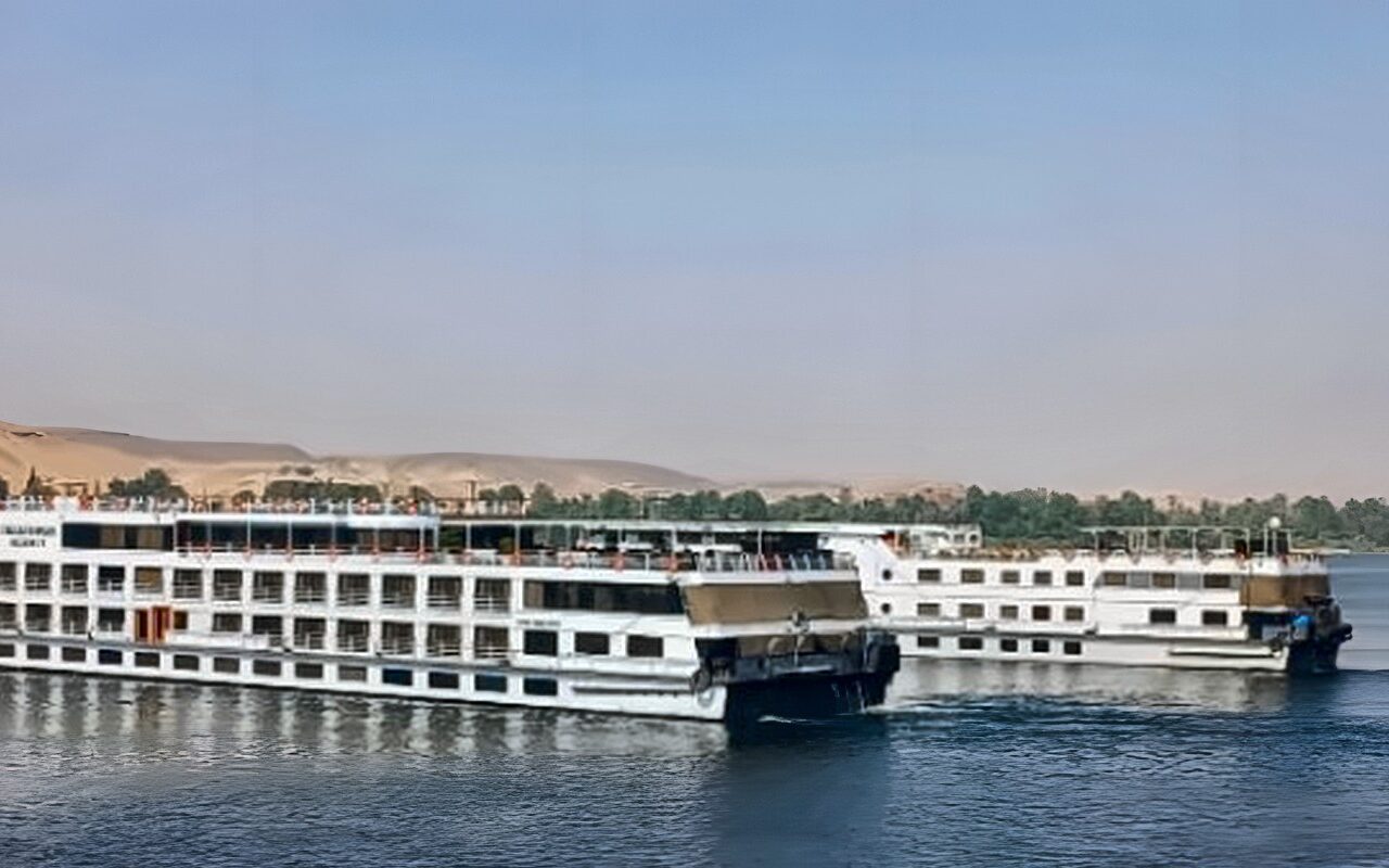 شحوط باخرة فى مجرى نهر النيل بأسوان دون إصابات