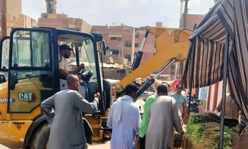 في أسوان.. رفع 11 حالة إشغال والتحفظ على 30 من المضبوطات بمدينة دراو