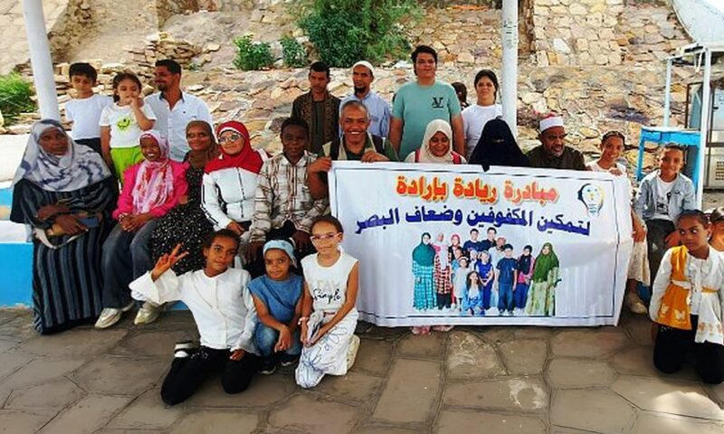 محافظ أسوان يشيد بمبادرة ريادة بإرادة لدمج المكفوفين في الأنشطة البيئية