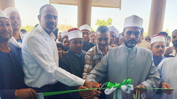 أسوان.. رئيس مدينة الرديسية يفتتح مسجد السيدة نفيسة