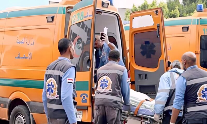 إصابة 14 شخصا فى حادث انقلاب سيارة بأسوان