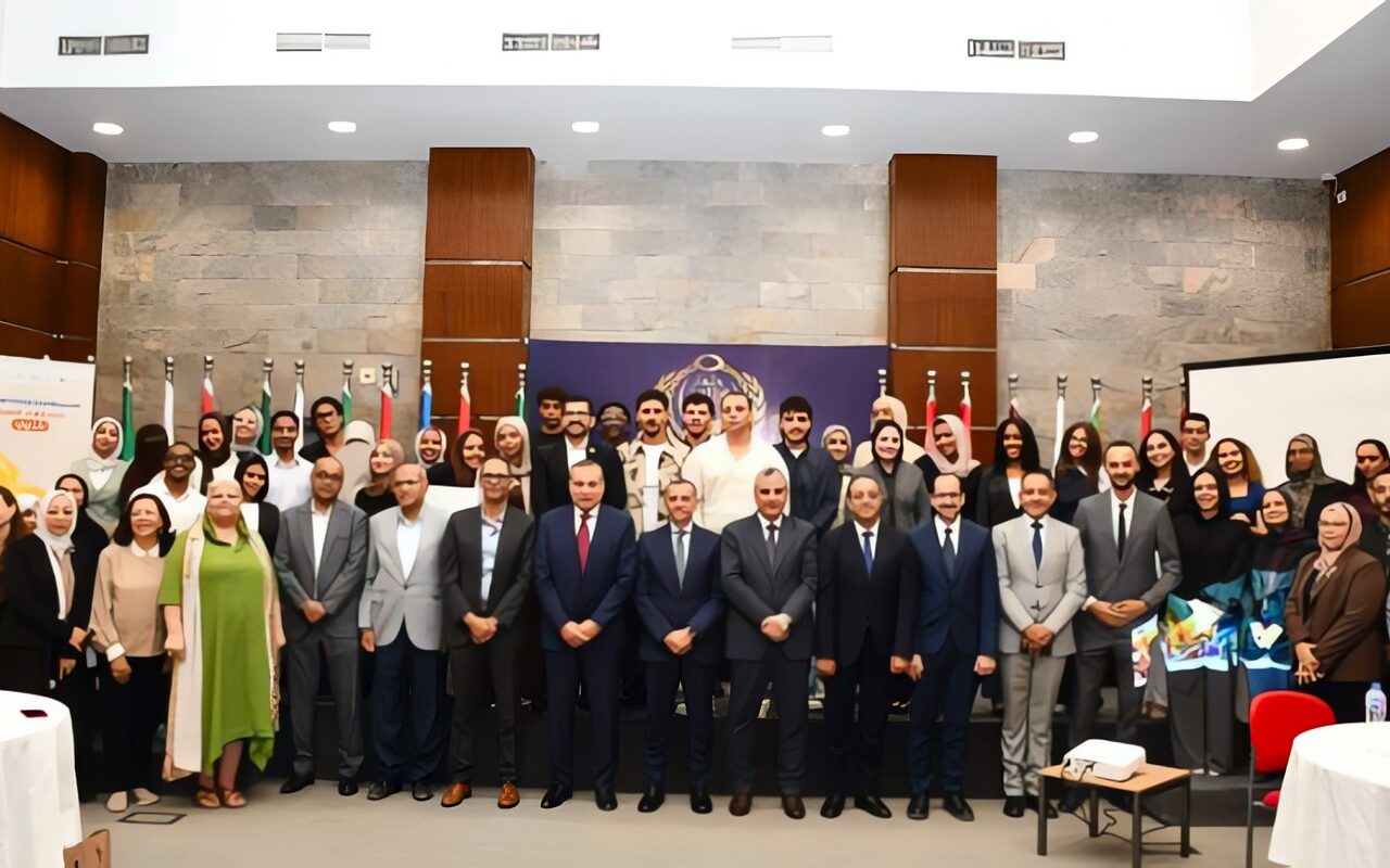 محافظ أسوان يفتتح معرض مخرجات مختبر التبريد الحضري لتطوير الفراغات العمرانية