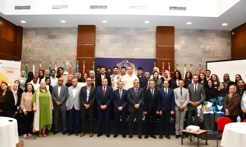 محافظ أسوان يفتتح معرض مخرجات مختبر التبريد الحضري لتطوير الفراغات العمرانية