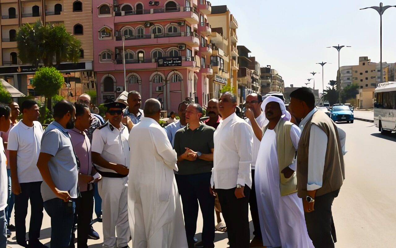لتحسين مستوى الخدمات المقدمة.. محافظ أسوان يتفقد منطقة الرضوانية