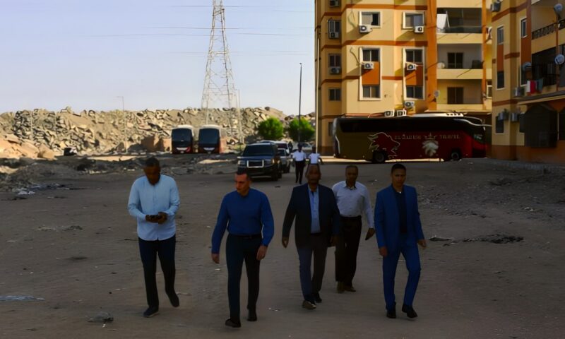 أسوان.. إزالة الأدوار المخالفة بإمتداد الإسكان المميز وحى العقاد جنوب المدينة