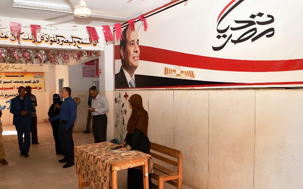 محافظ أسوان في زيارة مفاجئة لمدرسة الأمل للصم وضعاف السمع الابتدائية.. ويوجه بتوفير المستلزمات اللازمة للطلاب