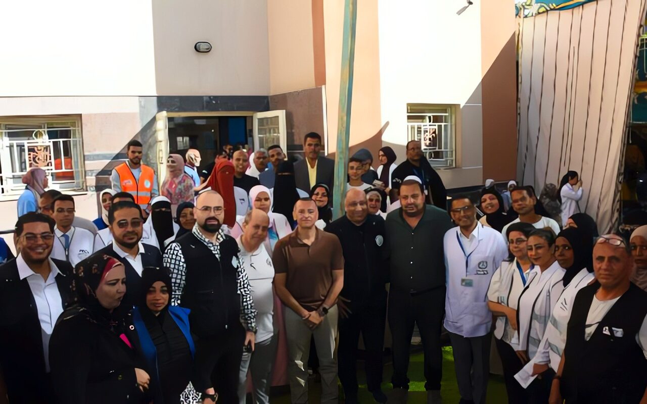 محافظ أسوان يتفقد القافلة الطبية المجانية لمجلس الوزراء بكوم أمبو