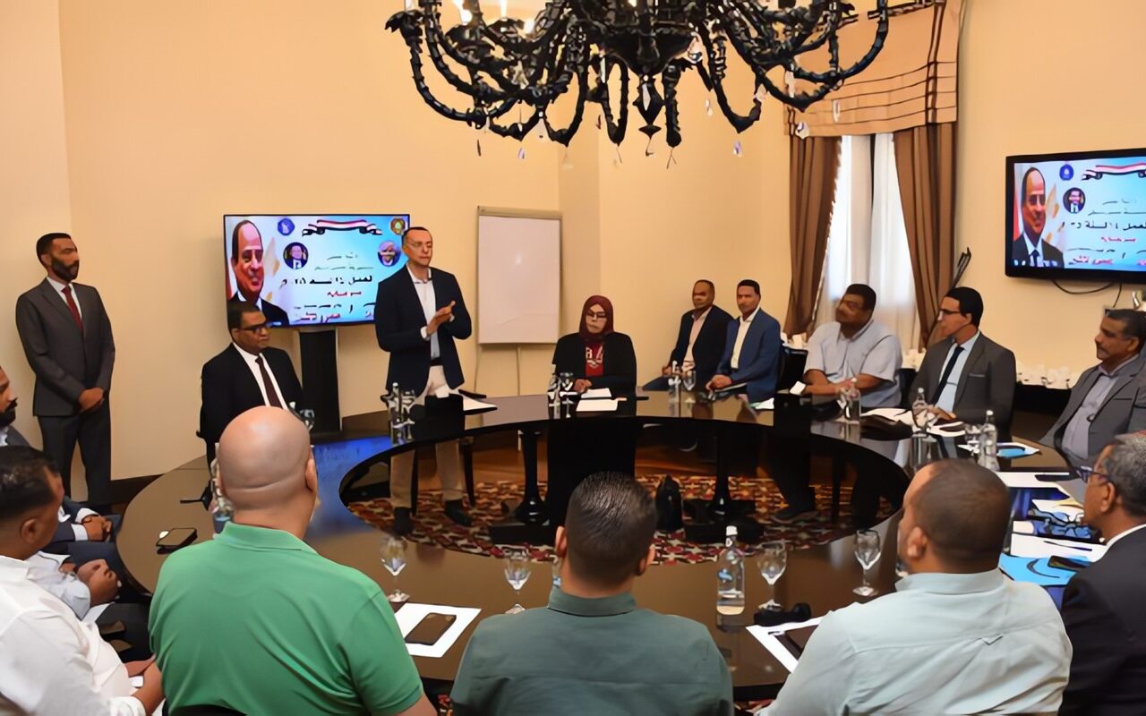 محافظ أسوان يفتتح ورشة عمل للتعريف بقانون العمل الجديد رقم 14 لسنة 2025