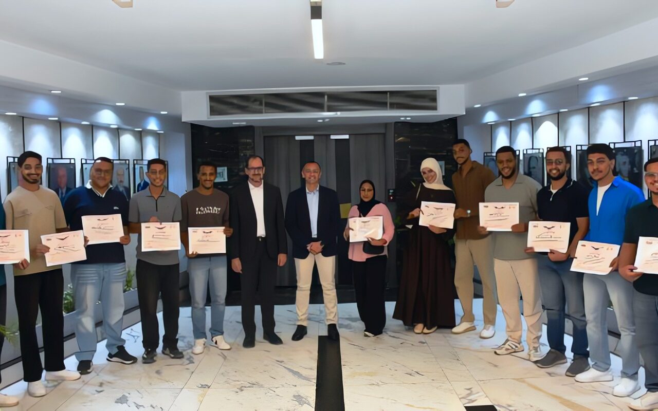 محافظ أسوان يكرم الفائزين فى المبادرة الوطنية للمشروعات الخضراء الذكية