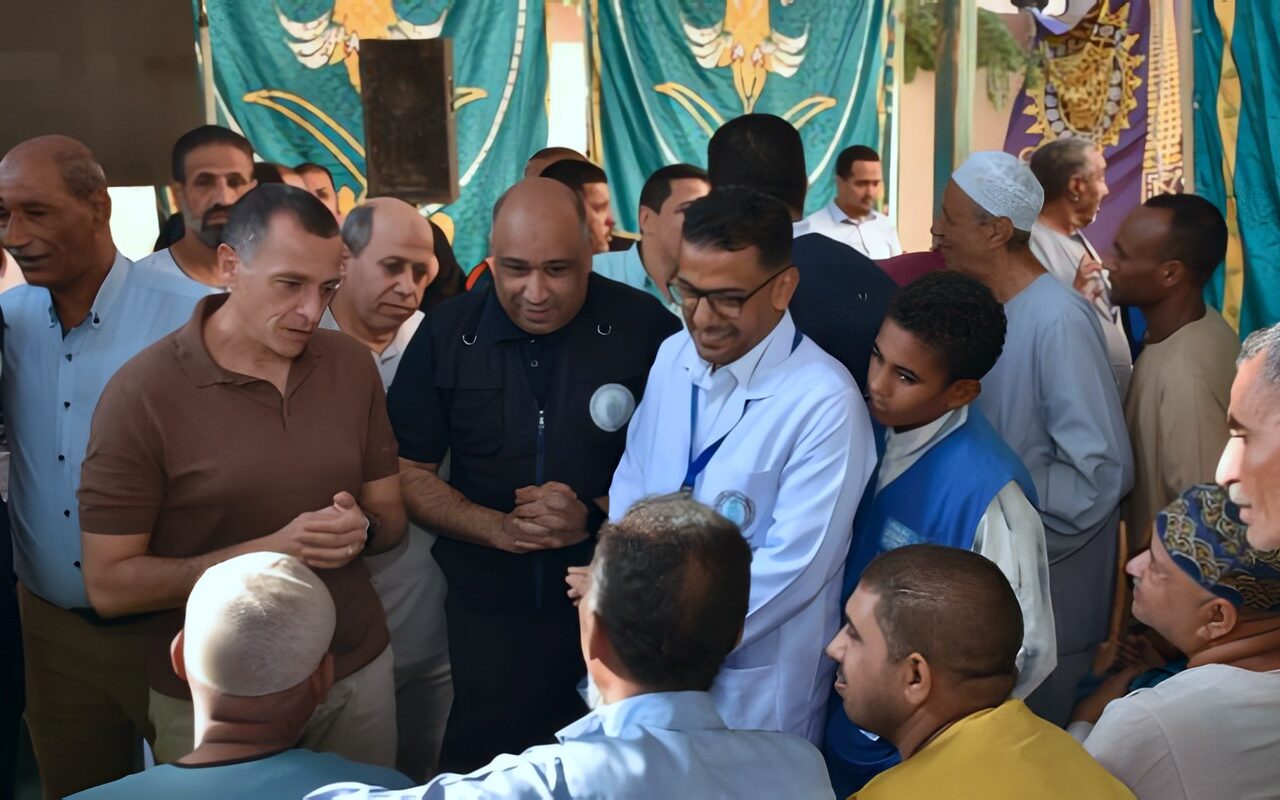 1046 حالة في يومين.. قافلة طبية مجانية بأسوان ترصد 75 حالة تحتاج إلى جراحات