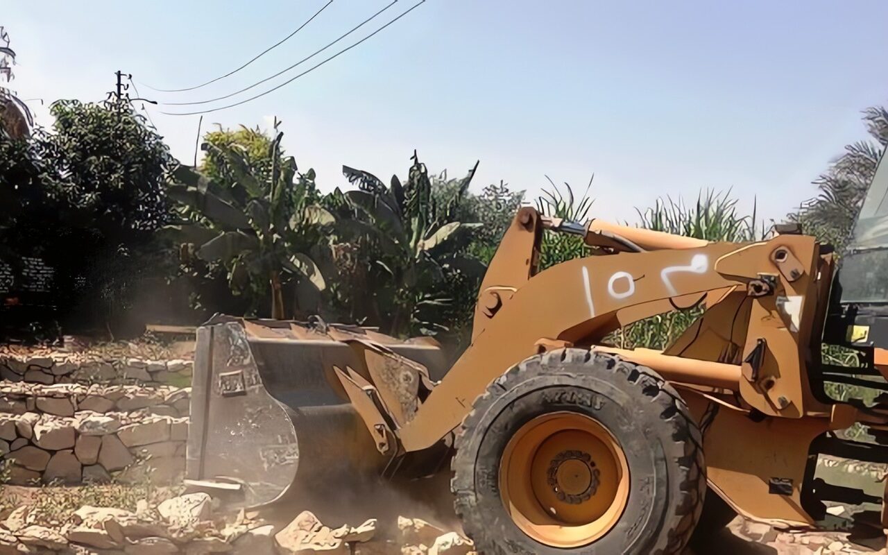 أسوان.. إزالة 33 حالة بناء مخالف بمركز إدفو